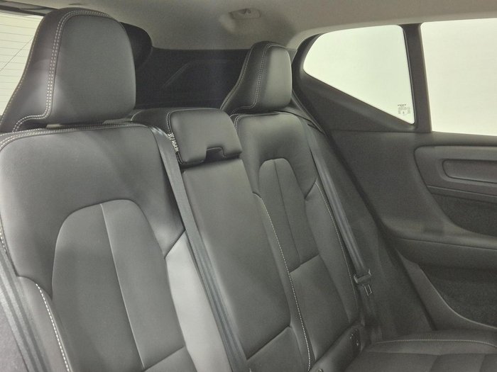 2023 Volvo XC40 Ultimate B5 Dark