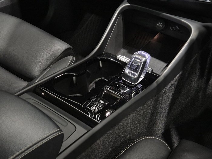 2023 Volvo XC40 Ultimate B5 Dark