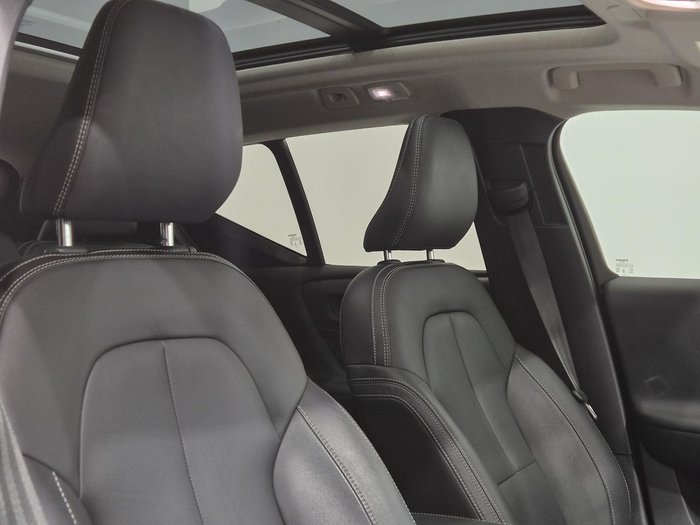 2023 Volvo XC40 Ultimate B5 Dark