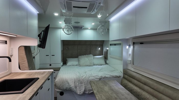 2025 Urban Caravans Skt Edition 17'10