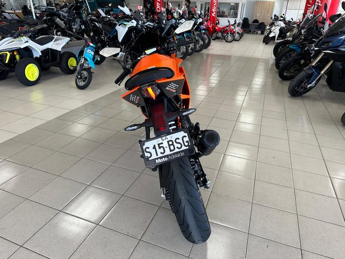 2022 KTM RC 390 RC Orange