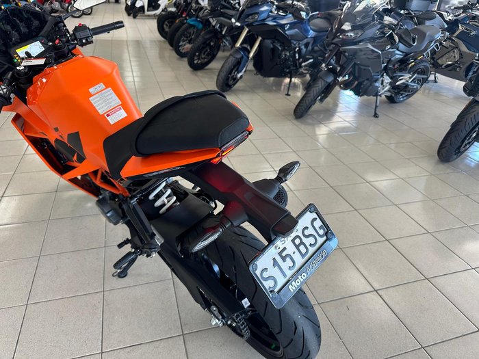 2022 KTM RC 390 RC Orange