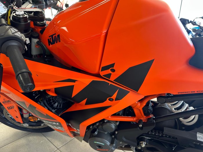 2022 KTM RC 390 RC Orange