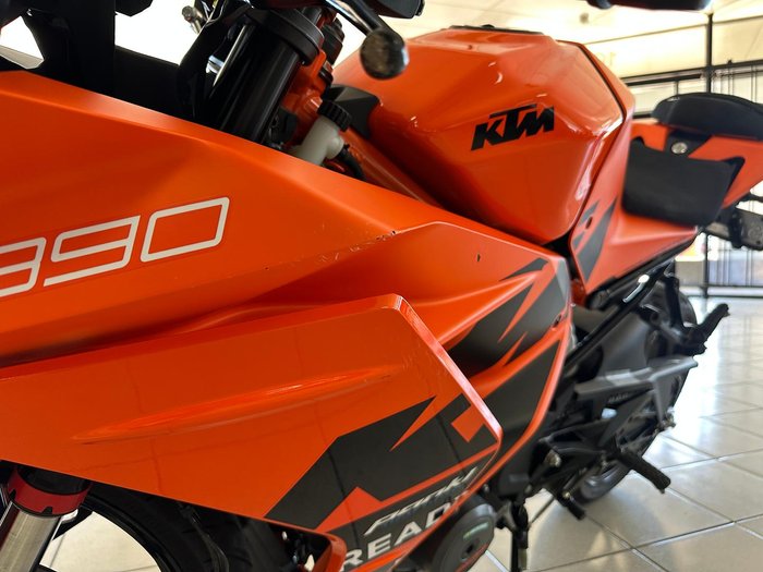 2022 KTM RC 390 RC Orange