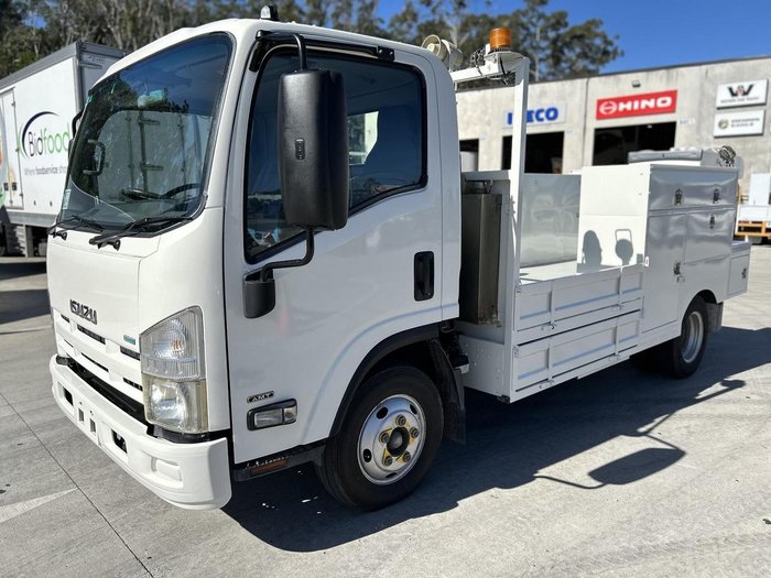 2013 Isuzu Npr200