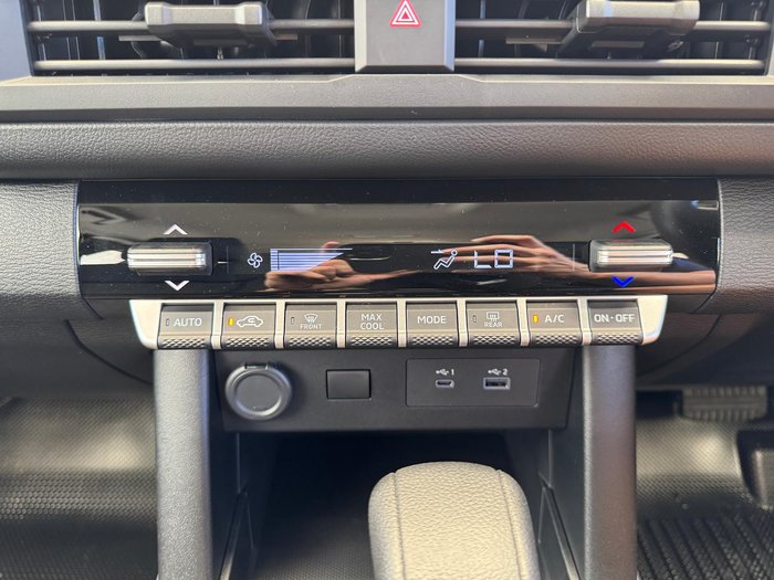 2025 Mitsubishi Triton GLX