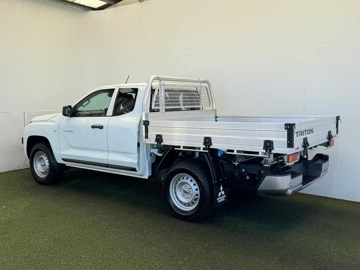 2025 Mitsubishi Triton GLX