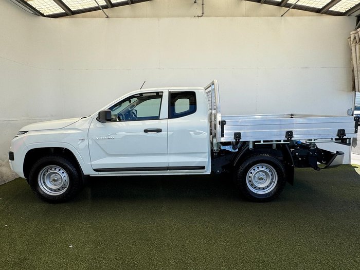 2025 Mitsubishi Triton GLX