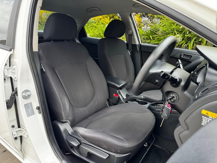 2010 Kia Cerato Si TD MY10 Clear White