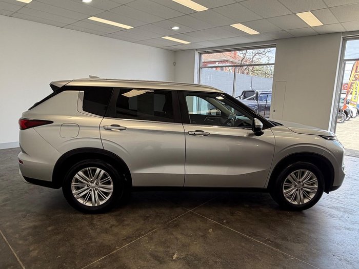 2024 Mitsubishi Outlander LS