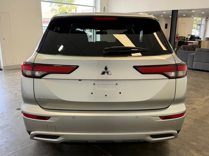 2024 Mitsubishi Outlander LS