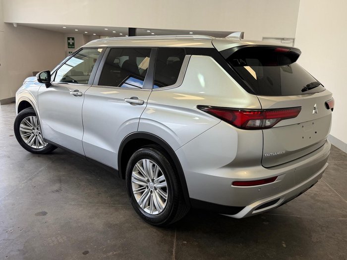2024 Mitsubishi Outlander LS