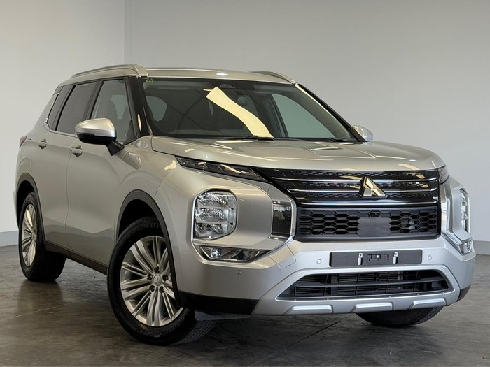 2024 Mitsubishi Outlander LS