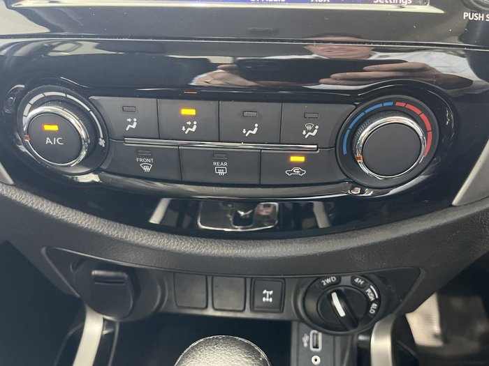 2020 Nissan Navara SL