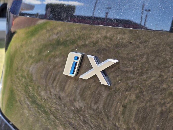 2023 BMW iX xDrive40 Sport I20 AWD Black Sapphire