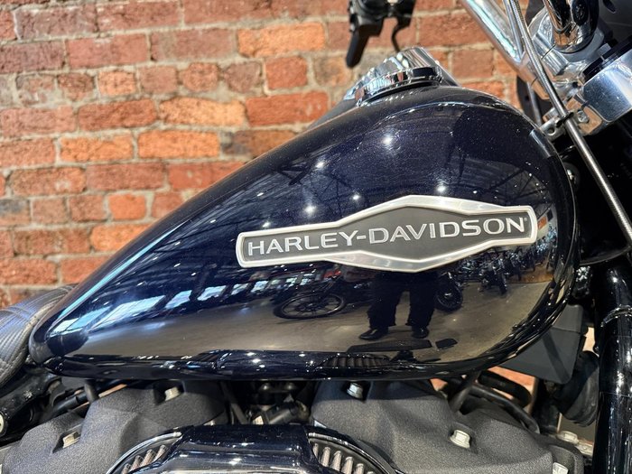 Harley-Davidson Sport Glide 107 (FLSB) Softail