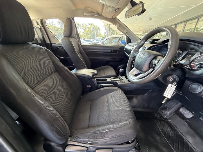 2020 Toyota Hilux SR