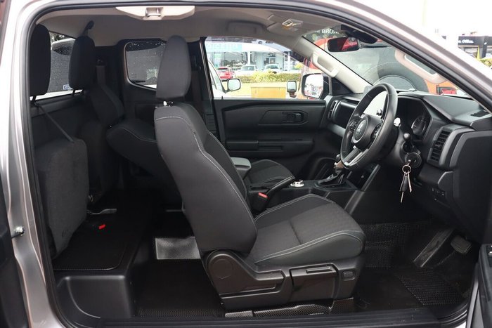 2025 Mitsubishi Triton GLX+