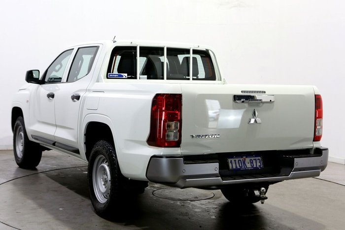 2024 Mitsubishi Triton GLX