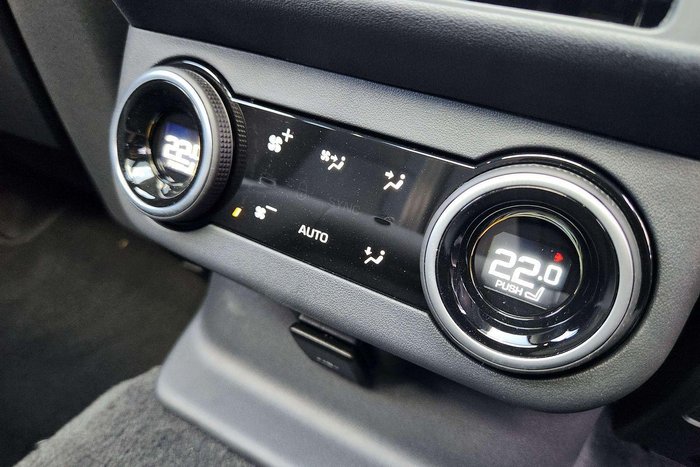 2025 Land Rover Range Rover Velar P250 Dynamic SE