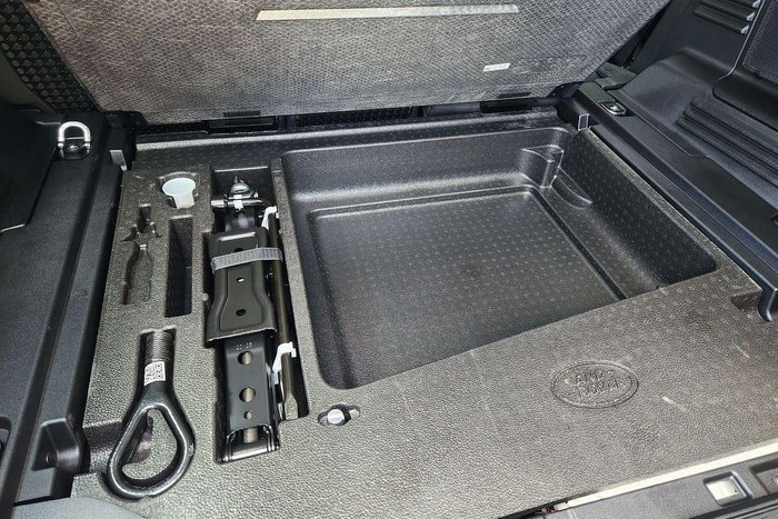 2025 Land Rover Defender 110 D250 S