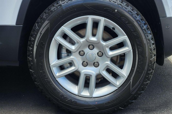 2025 Land Rover Defender 110 D250 S