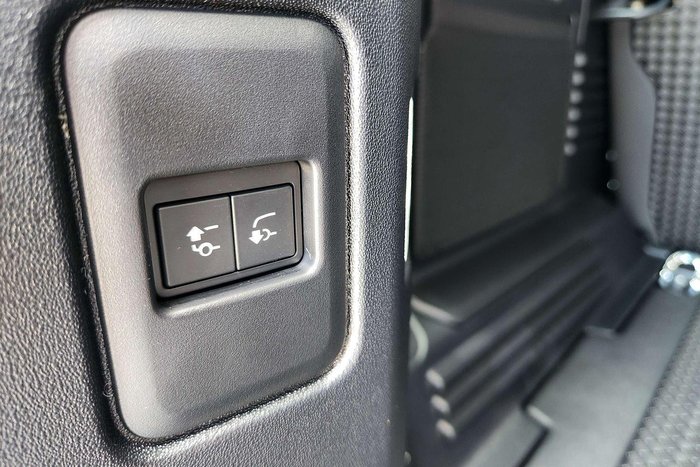 2025 Land Rover Defender 110 D250 S