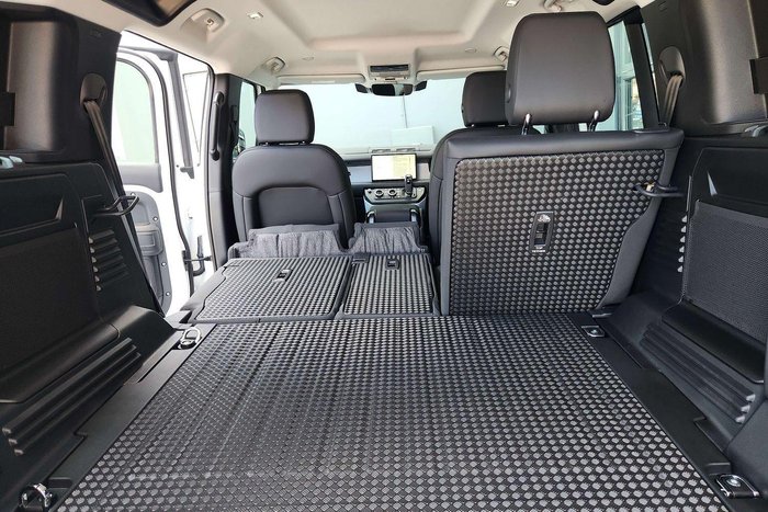 2025 Land Rover Defender 110 D250 S