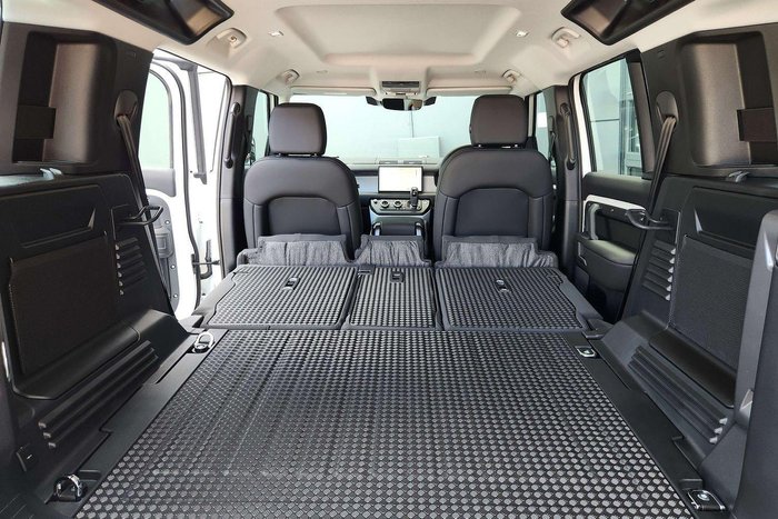 2025 Land Rover Defender 110 D250 S
