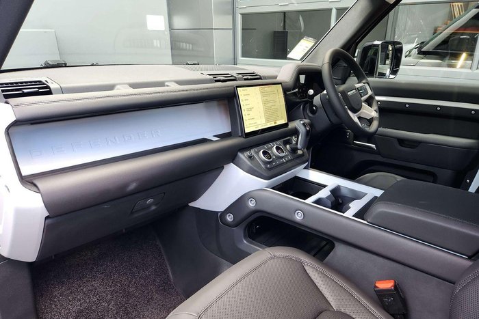 2025 Land Rover Defender 110 D250 S