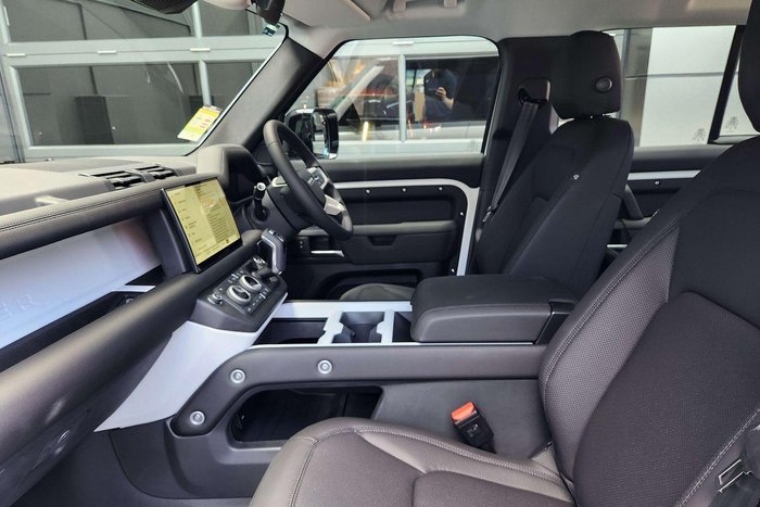 2025 Land Rover Defender 110 D250 S