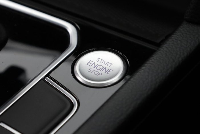 2023 Volkswagen Passat 206TSI R-Line
