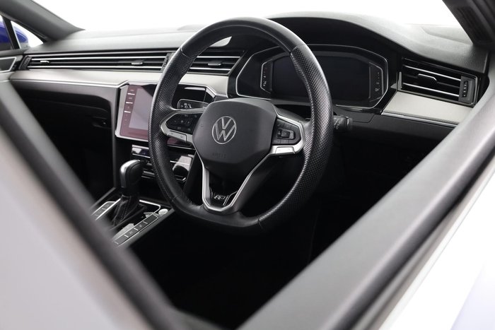 2023 Volkswagen Passat 206TSI R-Line