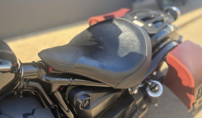 2014 Yamaha Bolt (XVS950CU) Bolt Black