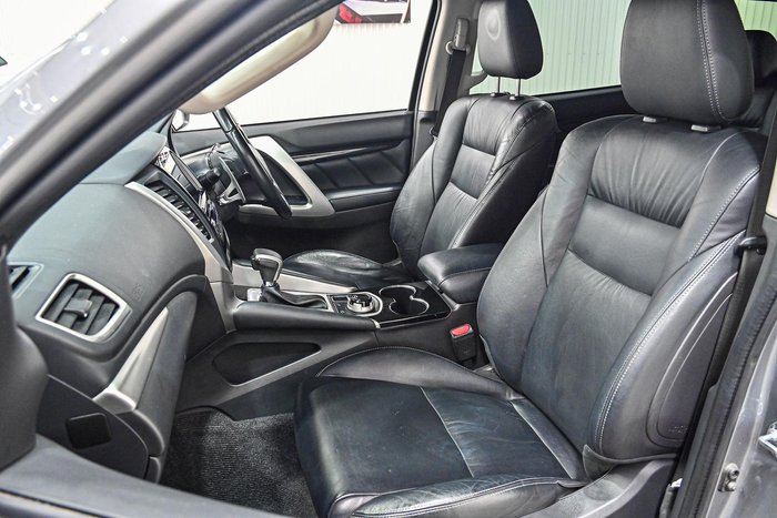 2019 Mitsubishi Pajero Sport Black Edition