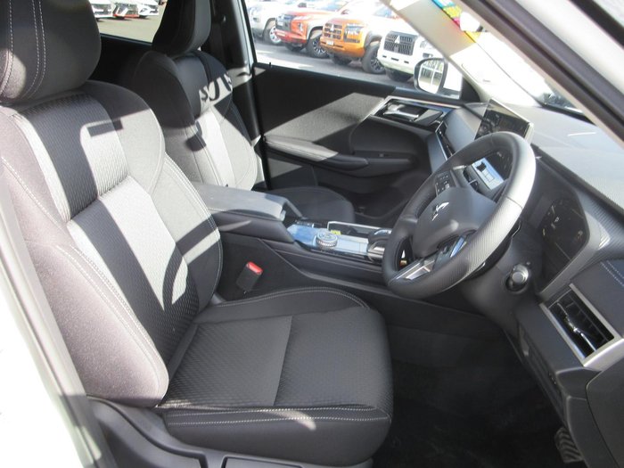 2025 Mitsubishi Outlander LS