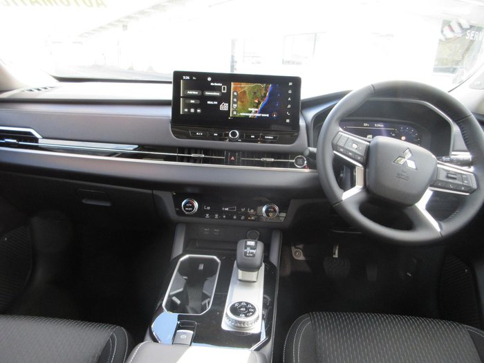 2025 Mitsubishi Outlander LS