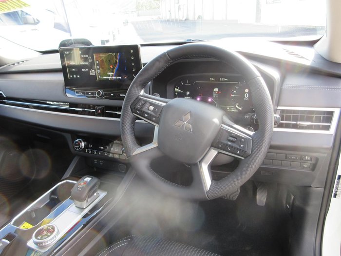 2025 Mitsubishi Outlander LS