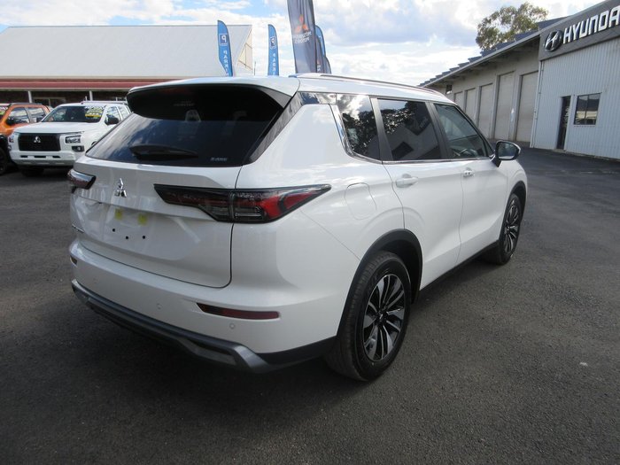 2025 Mitsubishi Outlander LS