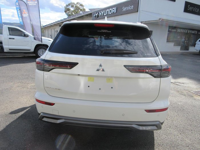 2025 Mitsubishi Outlander LS