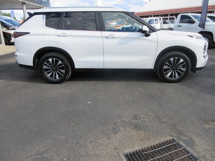2025 Mitsubishi Outlander LS