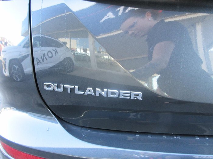 2025 Mitsubishi Outlander LS