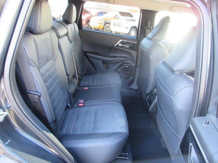 2025 Mitsubishi Outlander LS