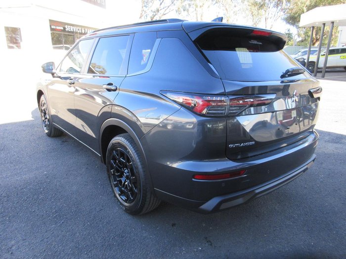 2025 Mitsubishi Outlander LS