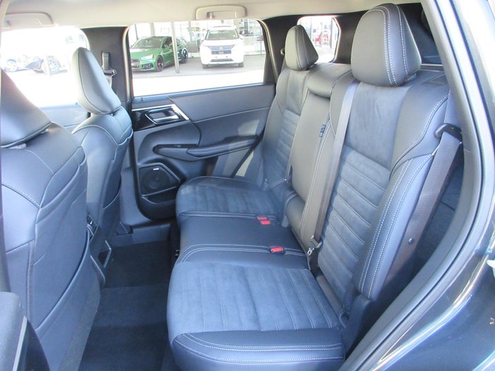 2025 Mitsubishi Outlander LS