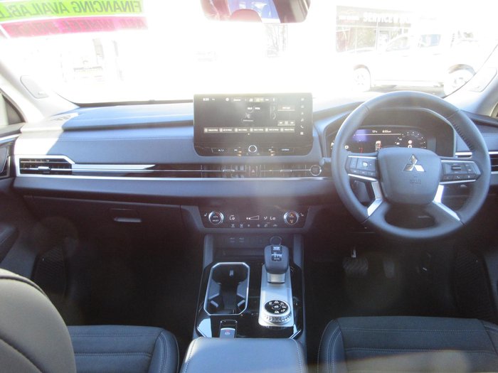 2025 Mitsubishi Outlander LS