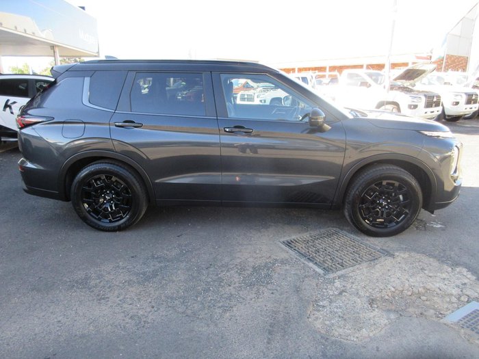 2025 Mitsubishi Outlander LS