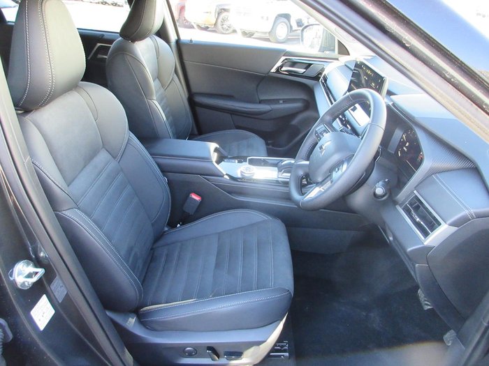 2025 Mitsubishi Outlander LS