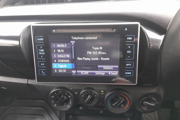 2018 Toyota Hilux SR (4x4)