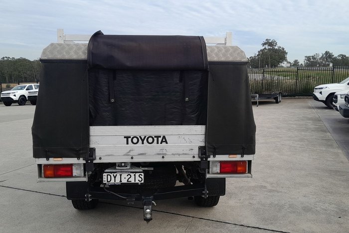 2018 Toyota Hilux SR (4x4)